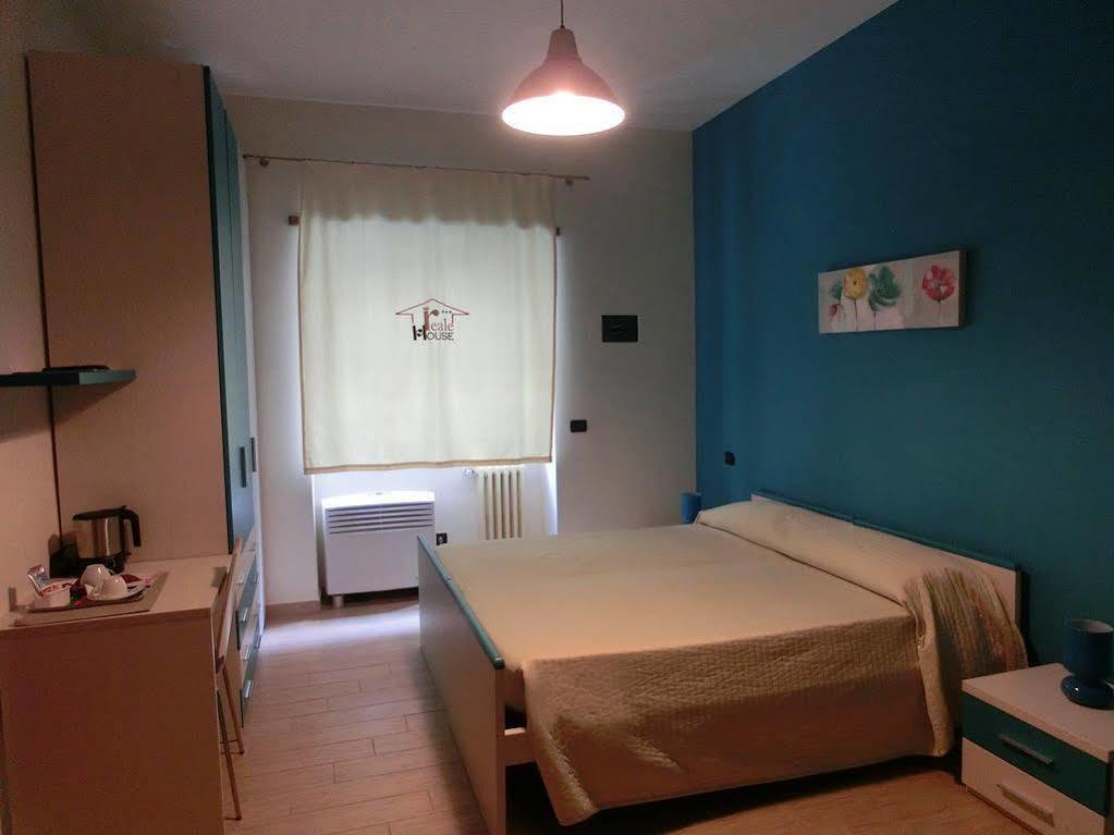 Reale House Rooms Rzym Zewnętrze zdjęcie