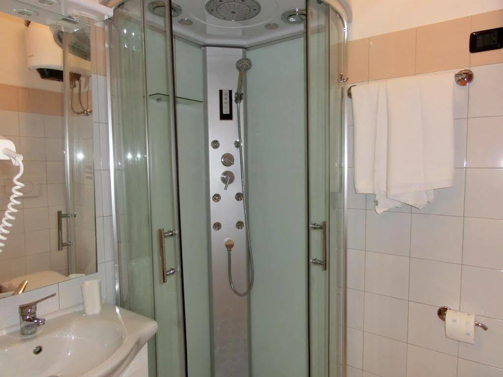 Reale House Rooms Rzym Zewnętrze zdjęcie