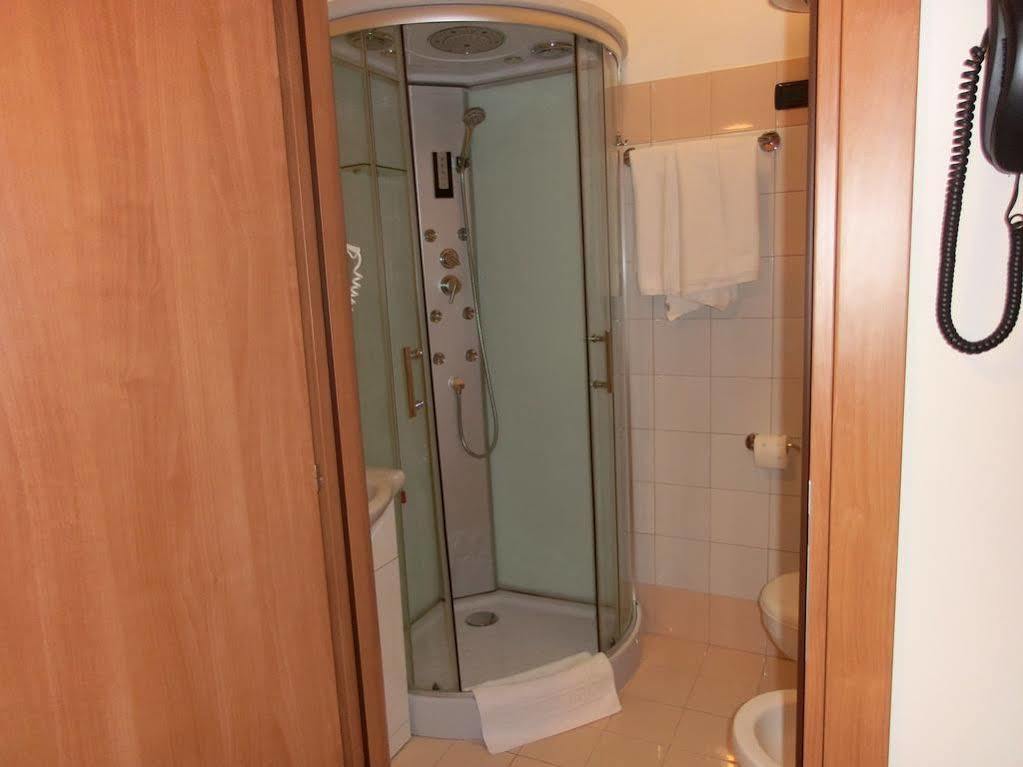 Reale House Rooms Rzym Zewnętrze zdjęcie